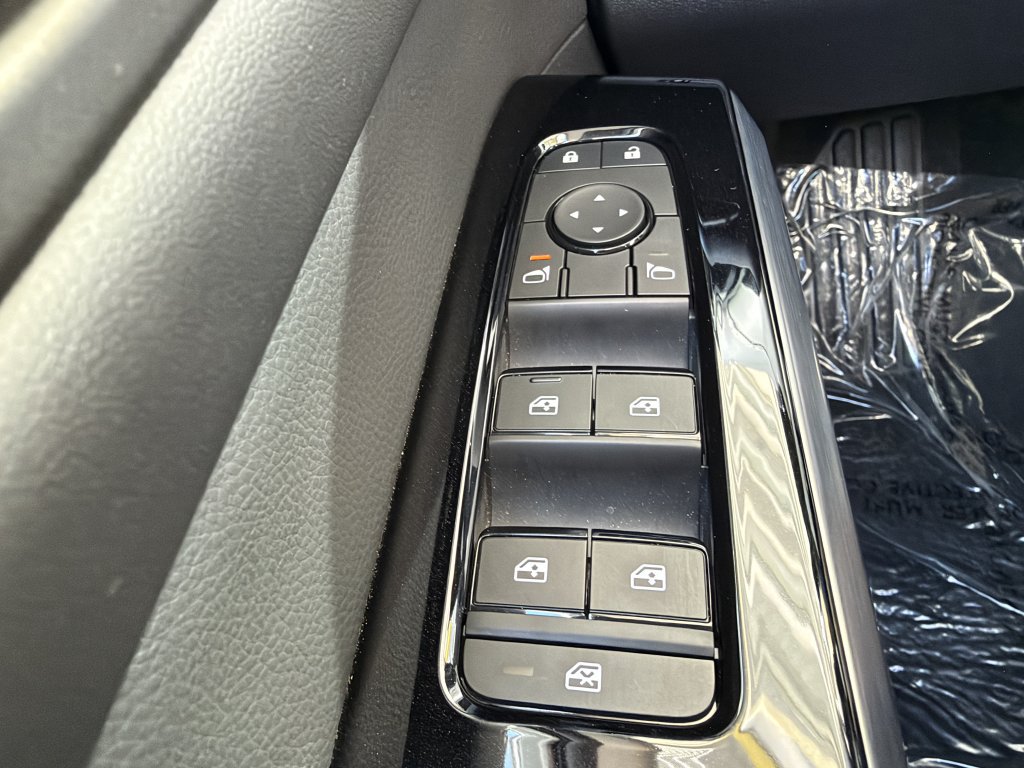 Used 2025 Nissan Pathfinder SL w/ SL Premium Package FWD image 27