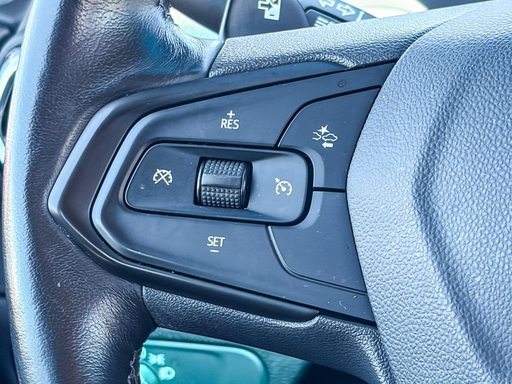 Used 2023 Chevrolet Bolt LT w/ Infotainment Package FWD image 19