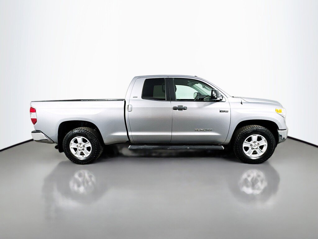 Used 2015 Toyota Tundra SR5 w/ SR5 Upgrade Package AWD/4WD image 6