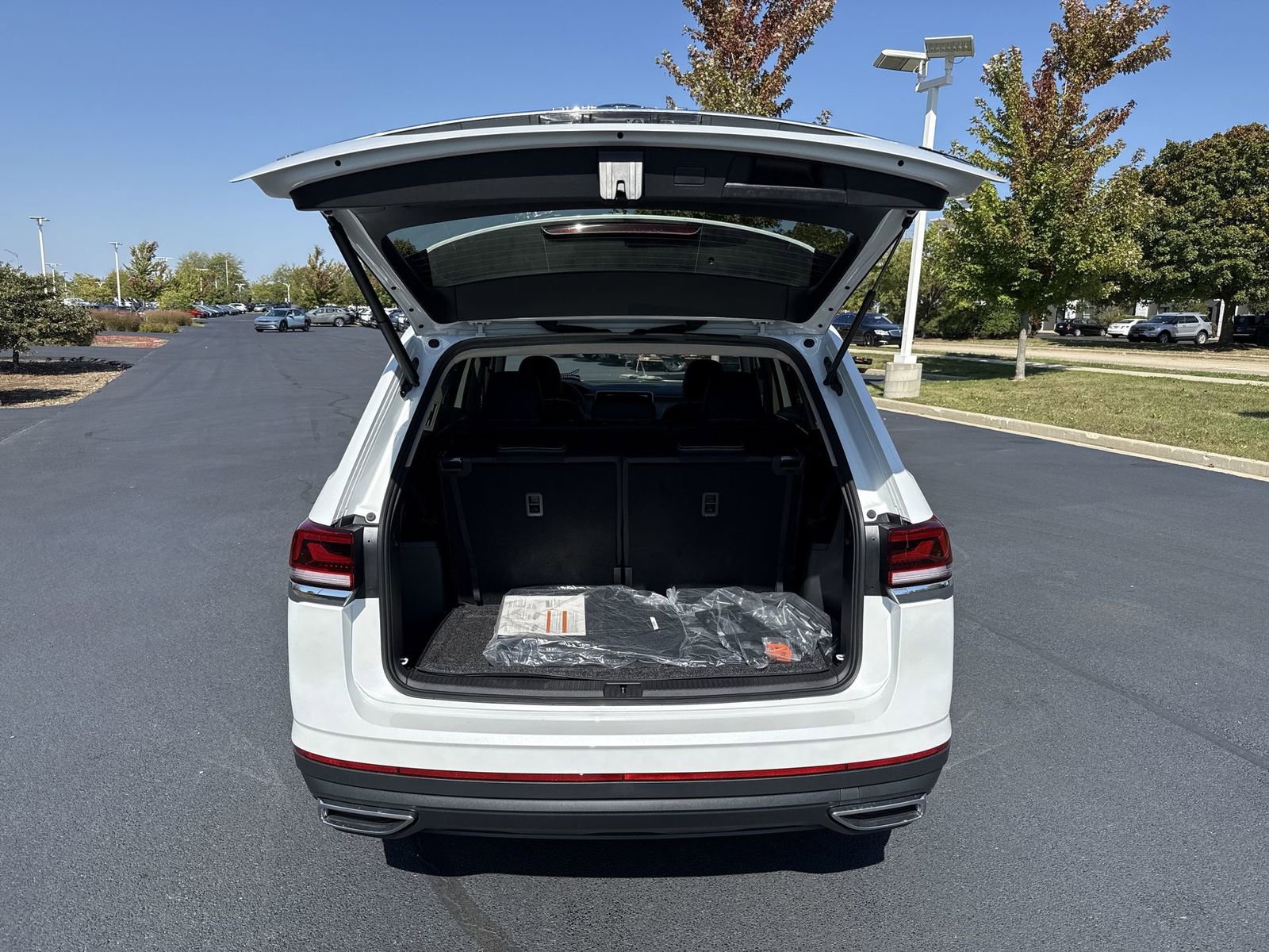 New 2026 Volkswagen Atlas SE image 24