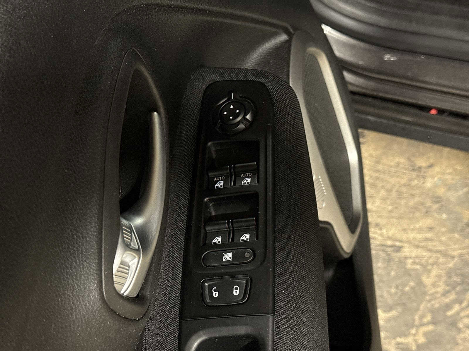 Used 2021 Jeep Renegade Latitude image 23