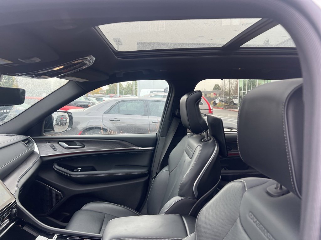 Used 2024 Jeep Grand Cherokee L Overland w/ Advanced Protech Group III image 9