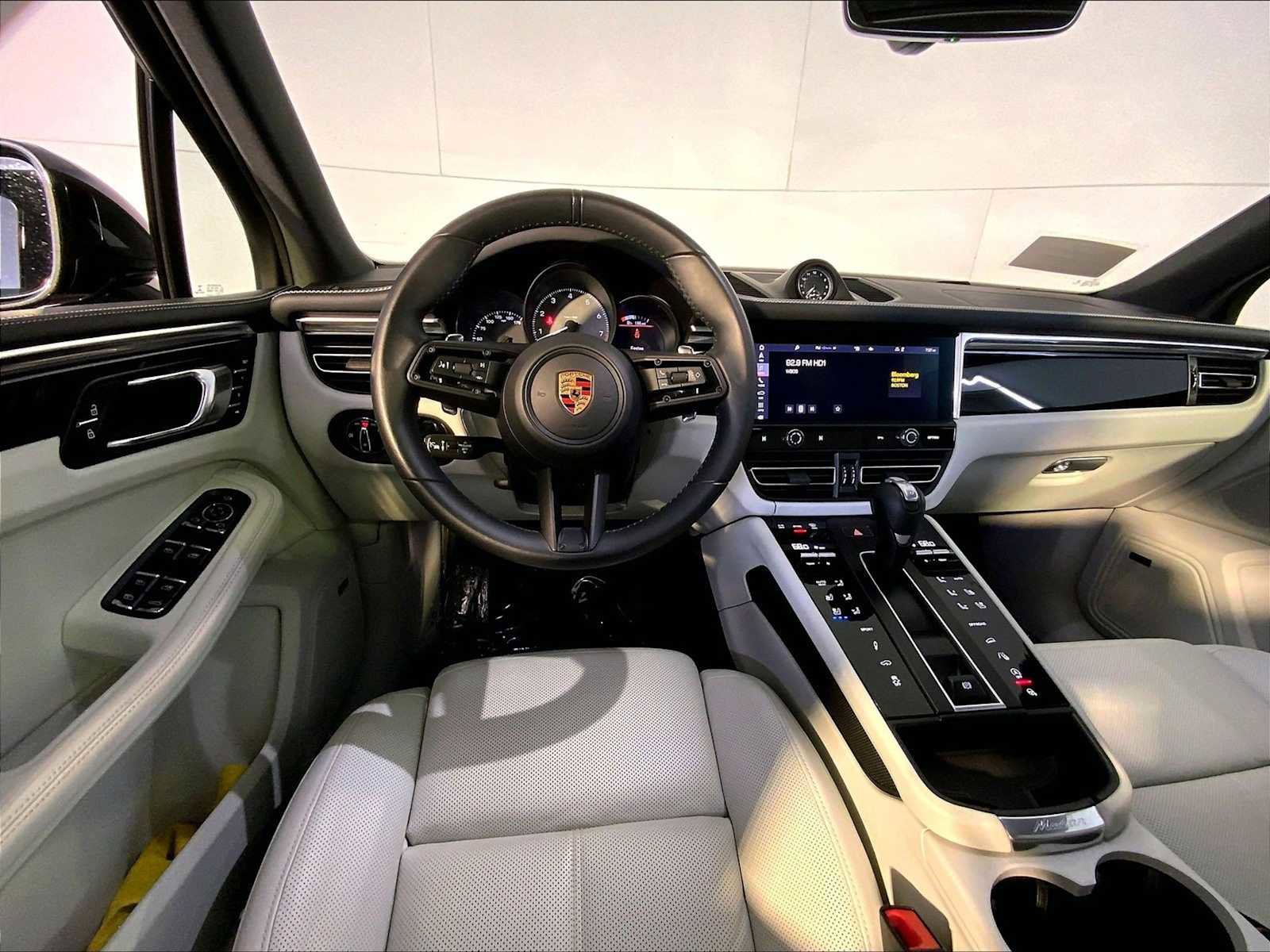 Certified 2023 Porsche Macan S AWD/4WD image 13