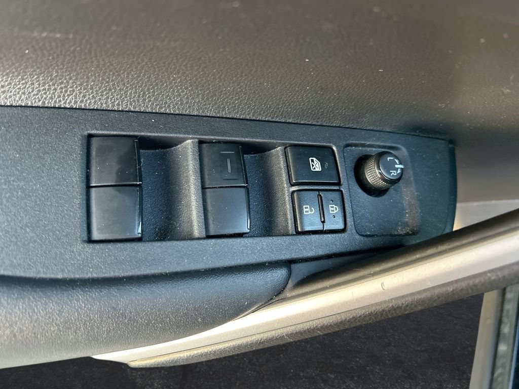Used 2024 Toyota Corolla Cross LE FWD image 12