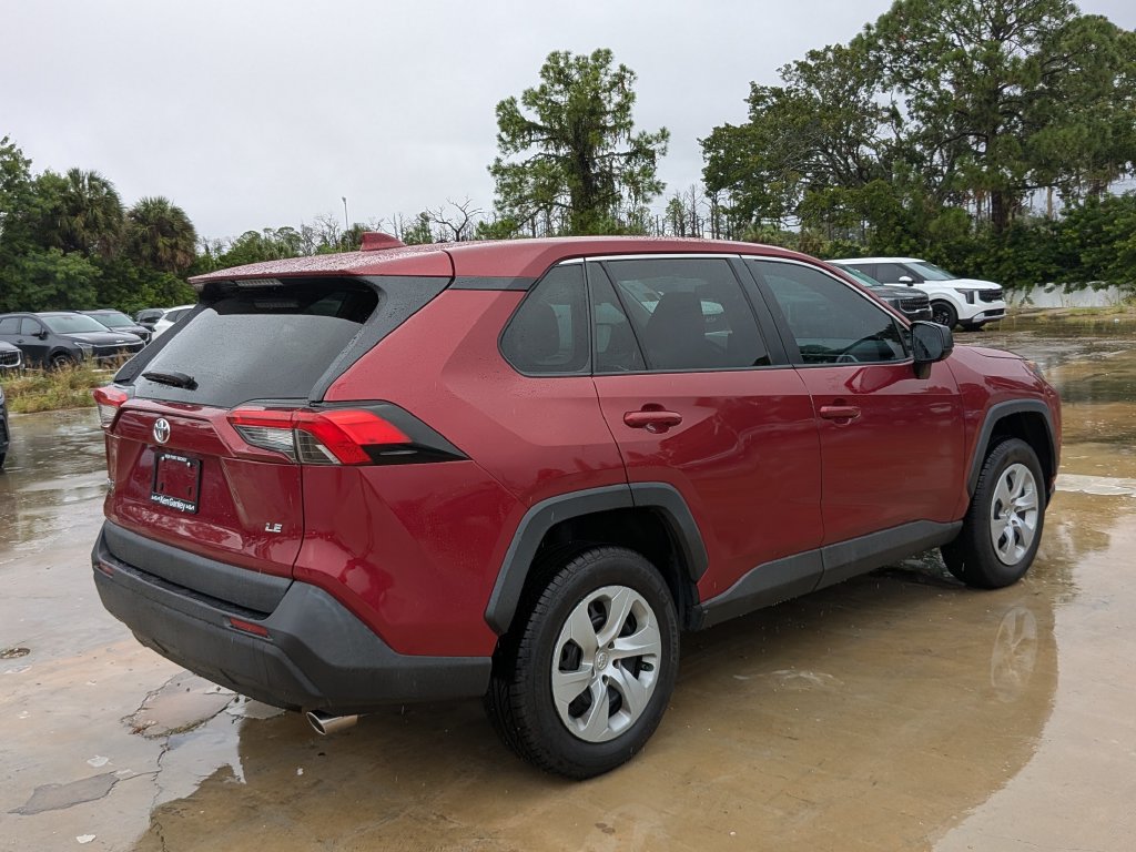 Used 2022 Toyota RAV4 LE FWD image 9