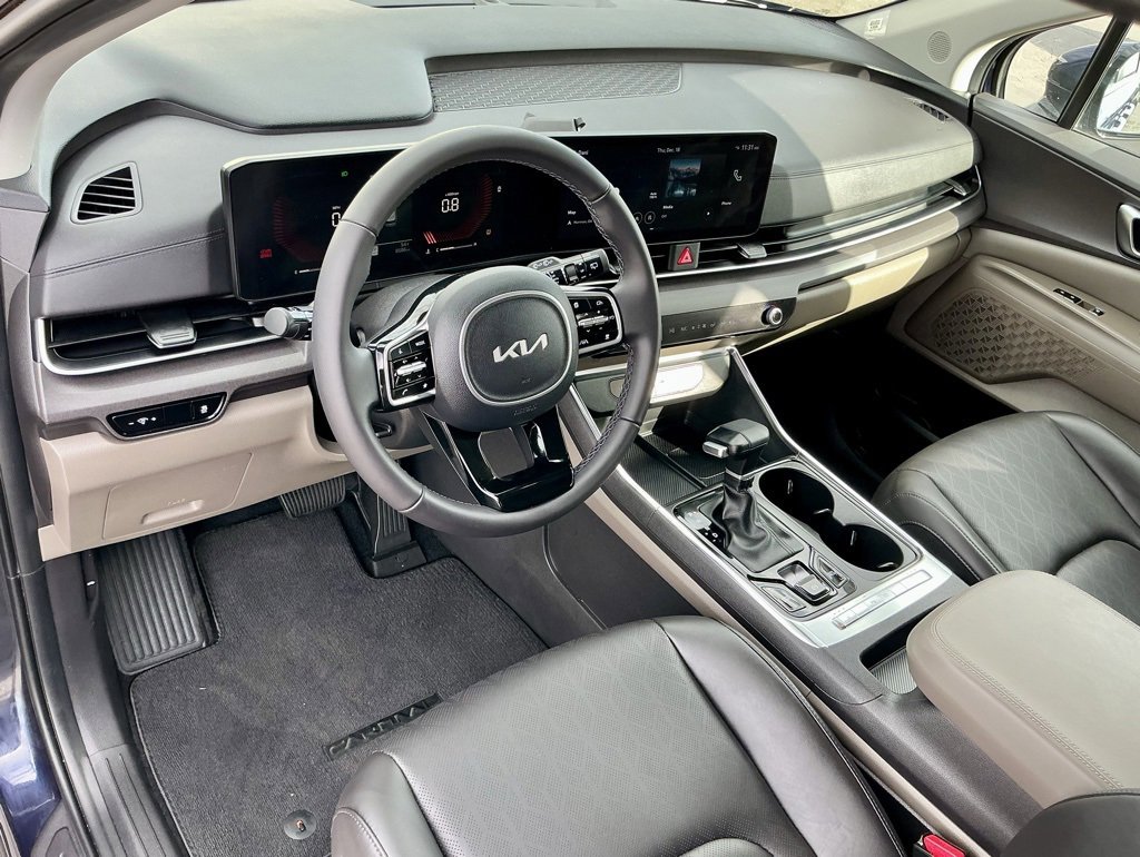 Used 2025 Kia Carnival EX image 37