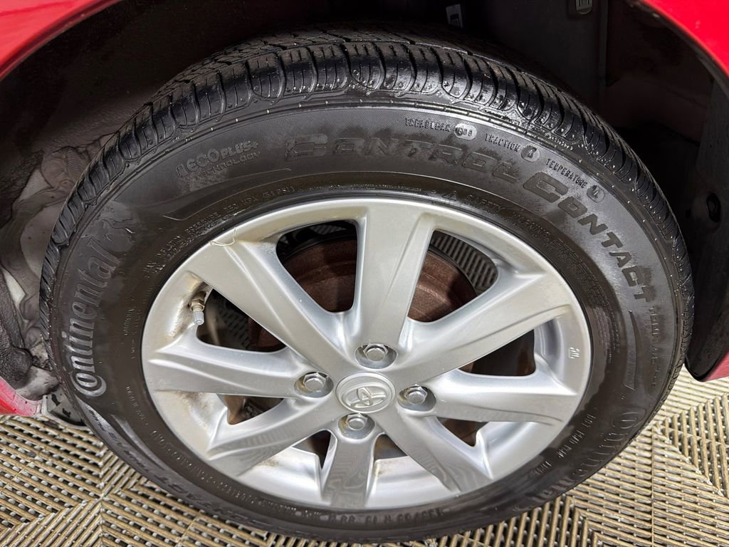 Used 2017 Toyota Yaris LE image 19