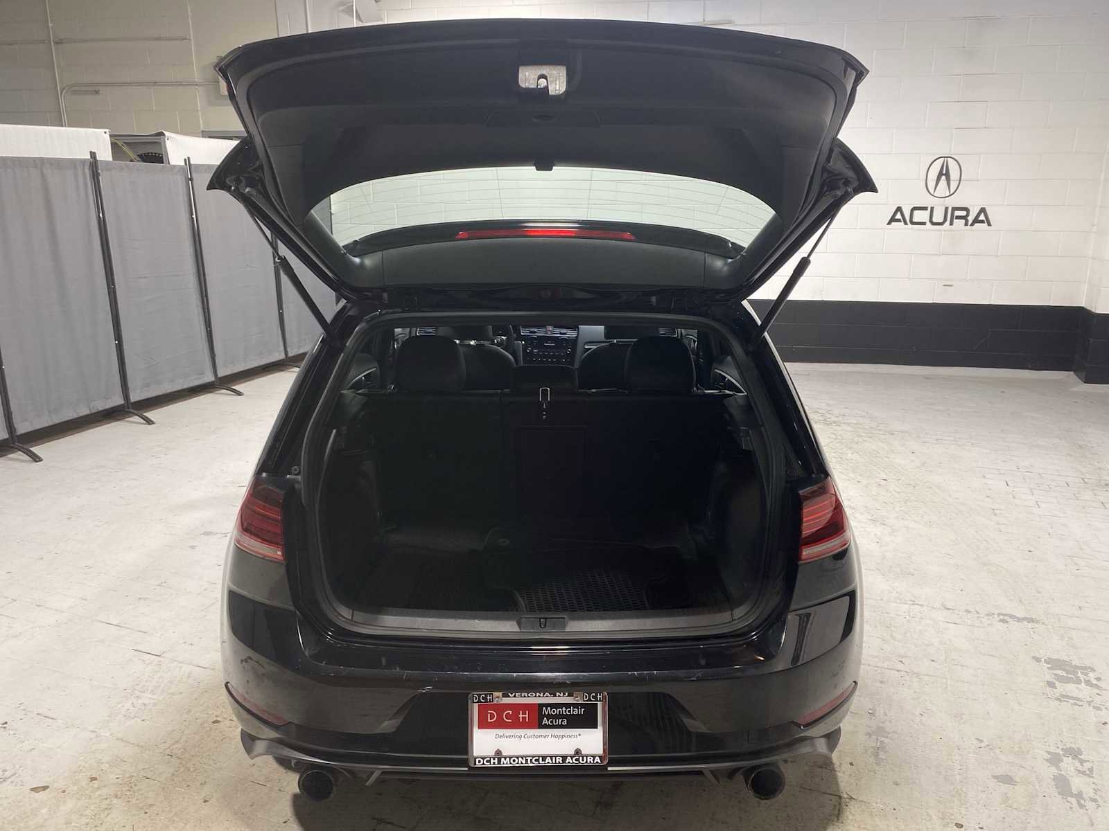 Used 2018 Volkswagen GTI SE w/ SE Leather Package image 19