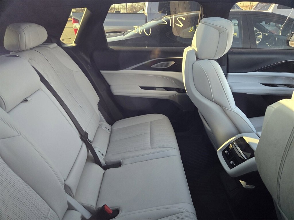 Used 2025 Cadillac Lyriq Sport image 3