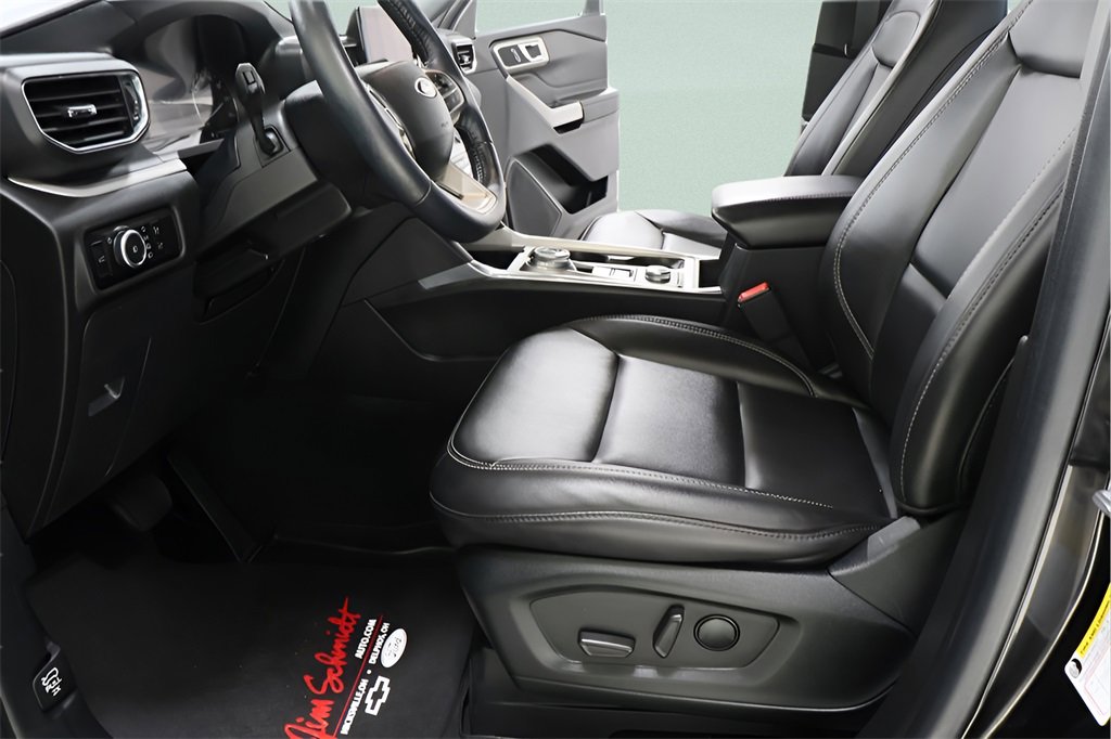 Used 2023 Ford Explorer XLT w/ Equipment Group 202A image 19