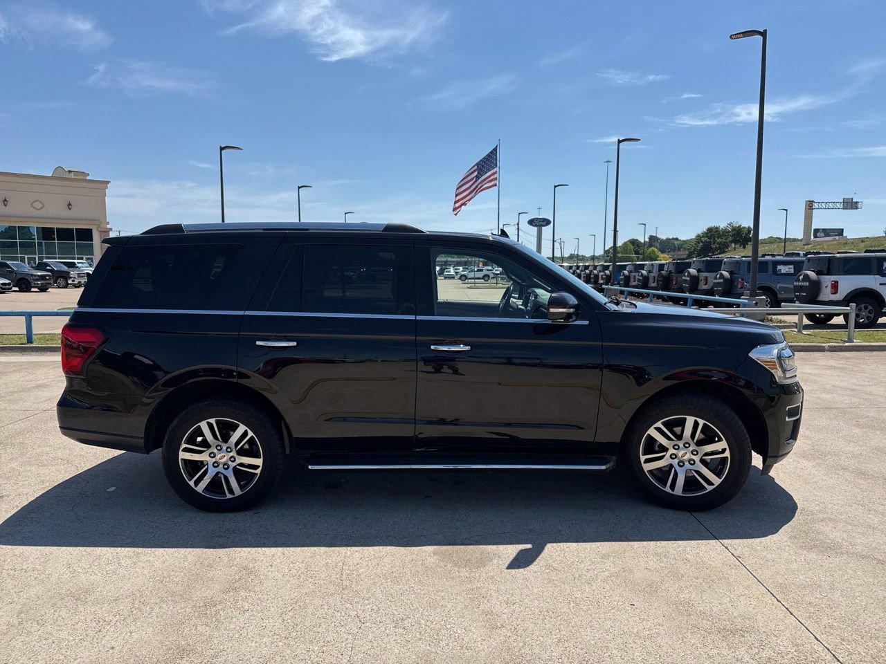 Used 2022 Ford Expedition Limited RWD image 18