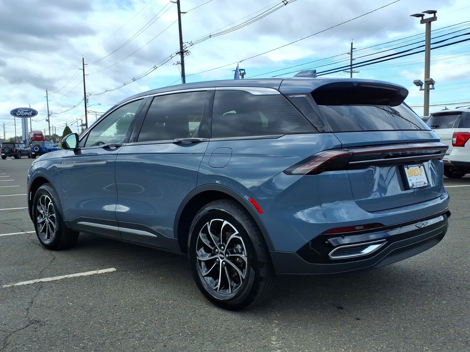 Used 2026 Lincoln Nautilus Premier AWD/4WD image 4