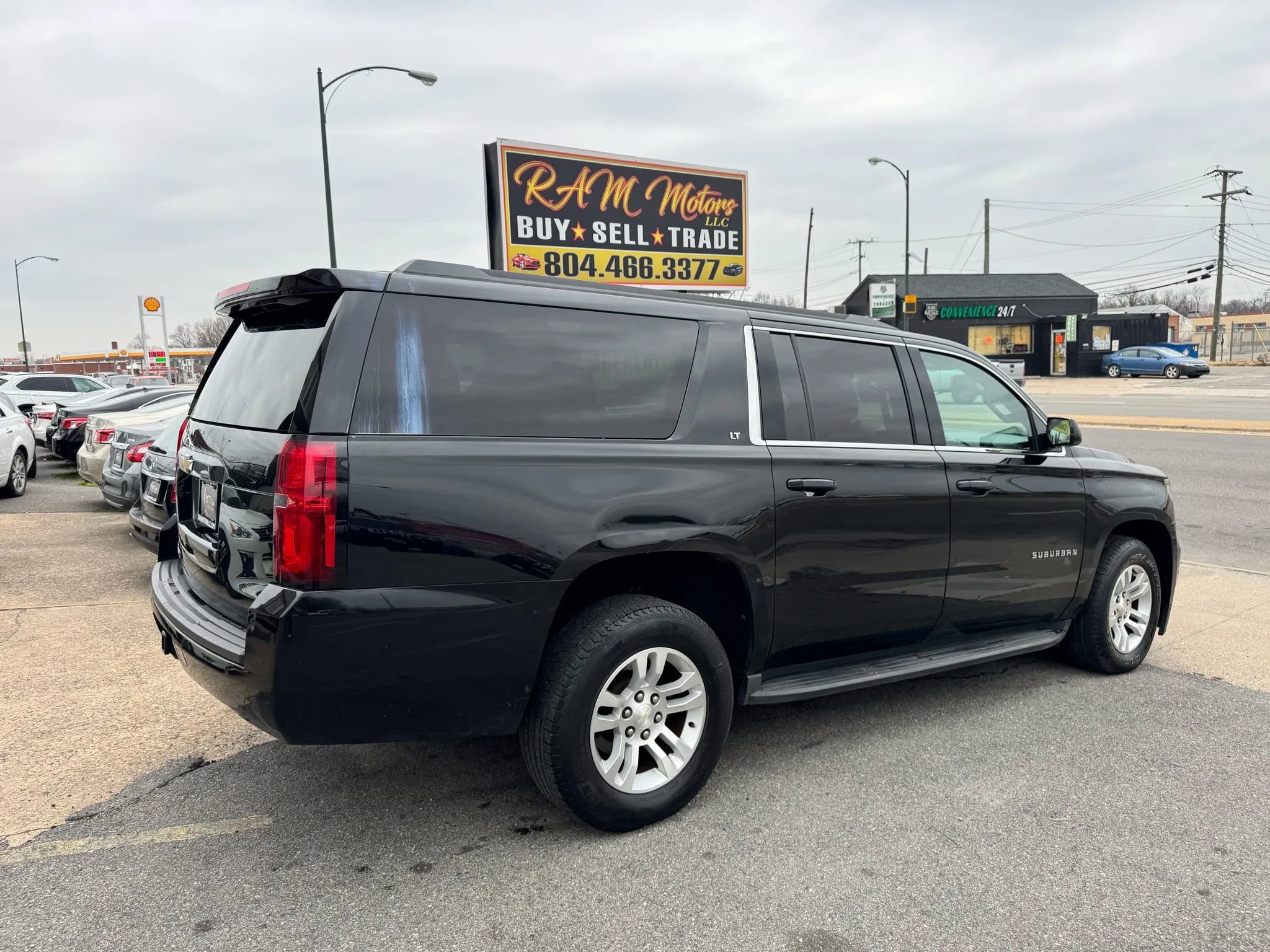 Used 2018 Chevrolet Suburban LT image 4