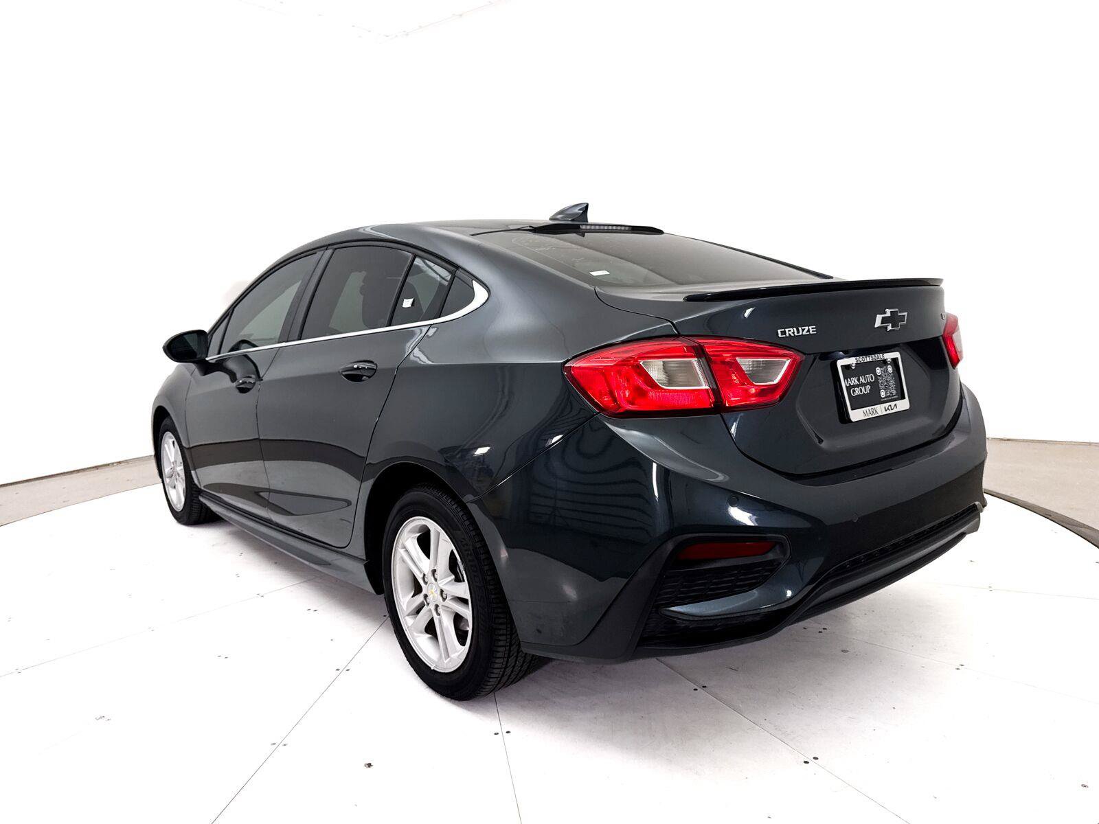 Used 2018 Chevrolet Cruze LT w/ Convenience Package FWD image 9