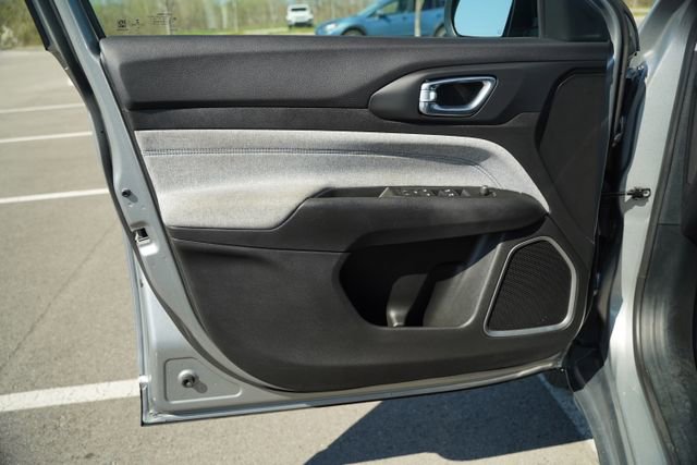 Used 2022 Jeep Compass Latitude w/ Convenience Group image 14