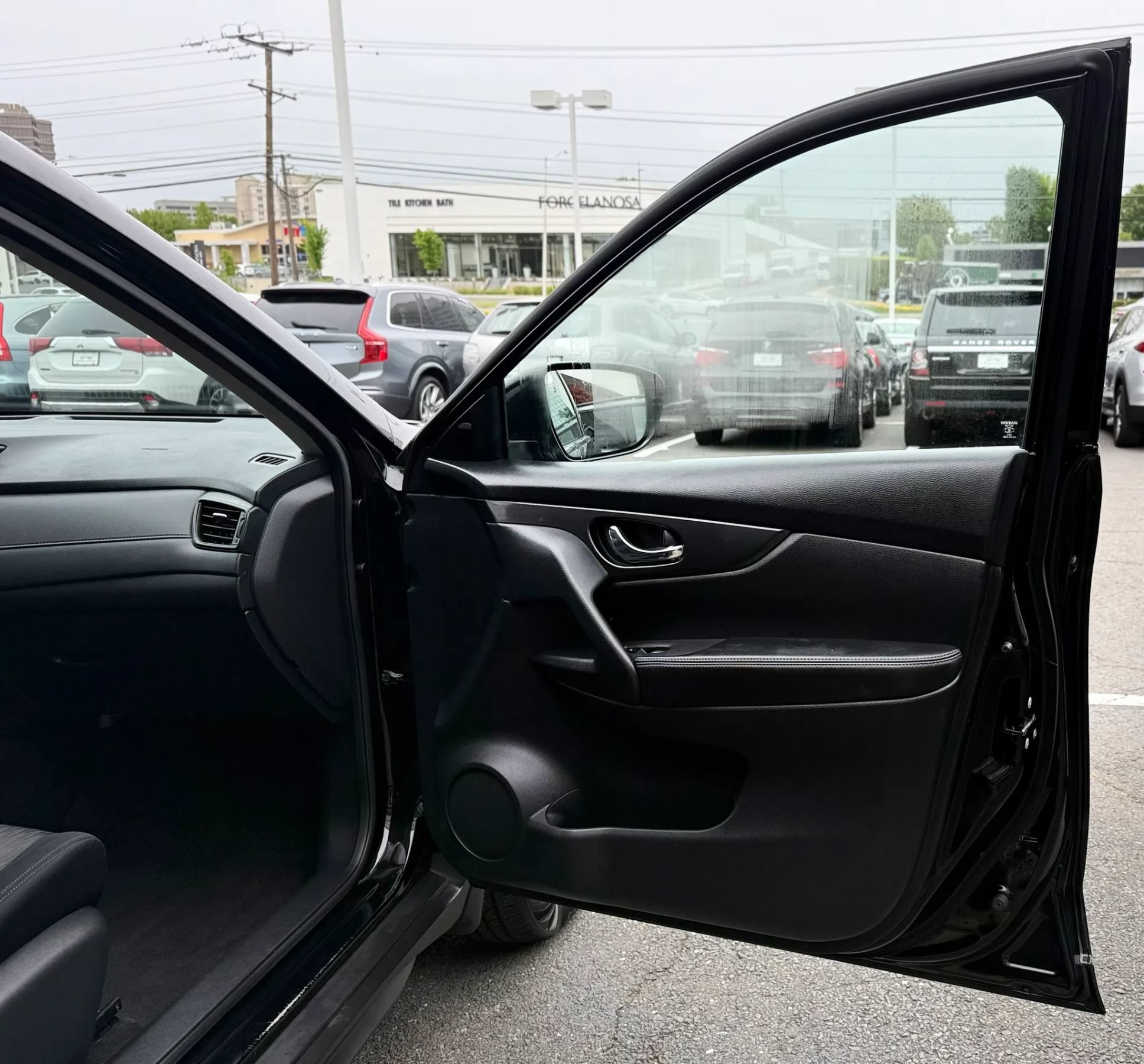 Used 2017 Nissan Rogue S AWD/4WD image 31