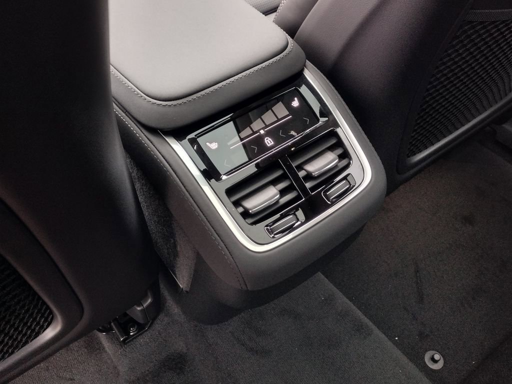 New 2026 Volvo XC90 B6 Ultra w/ Protection Package image 23