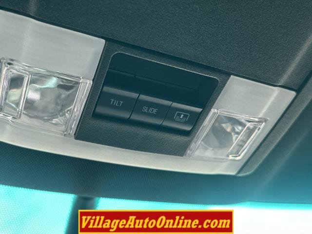 Used 2016 Ford Explorer XLT w/ Equipment Group 201A AWD/4WD image 17