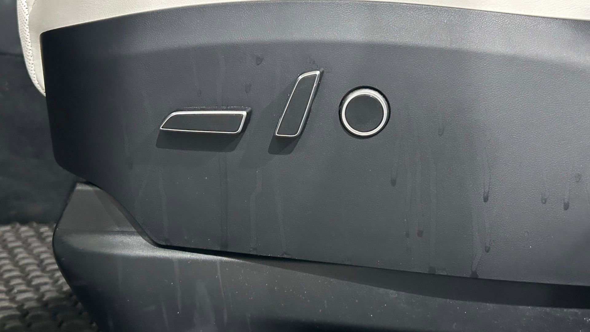 Used 2023 Tesla Model X Plaid image 37