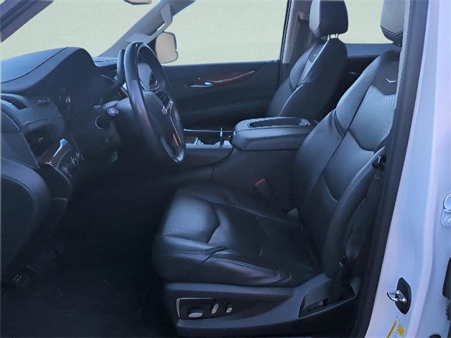 Used 2020 Cadillac Escalade Luxury image 16