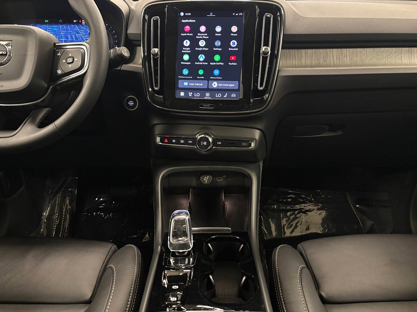 Used 2023 Volvo XC40 B5 Plus w/ Driver Assist Package AWD/4WD image 15