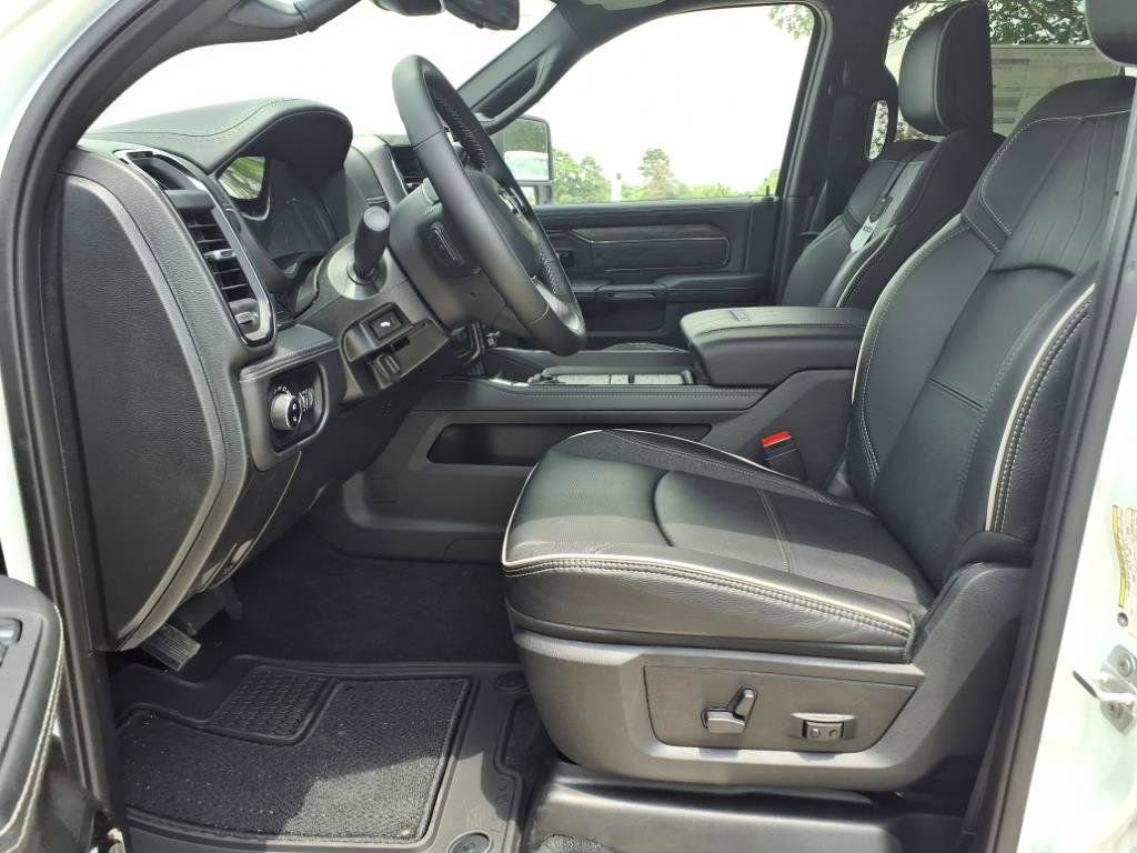 New 2025 RAM 3500 Limited image 10