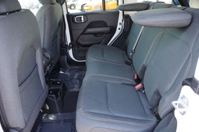 Used 2024 Jeep Wrangler Sahara image 17