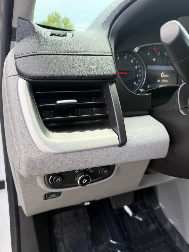 Used 2024 GMC Terrain SLT FWD image 9