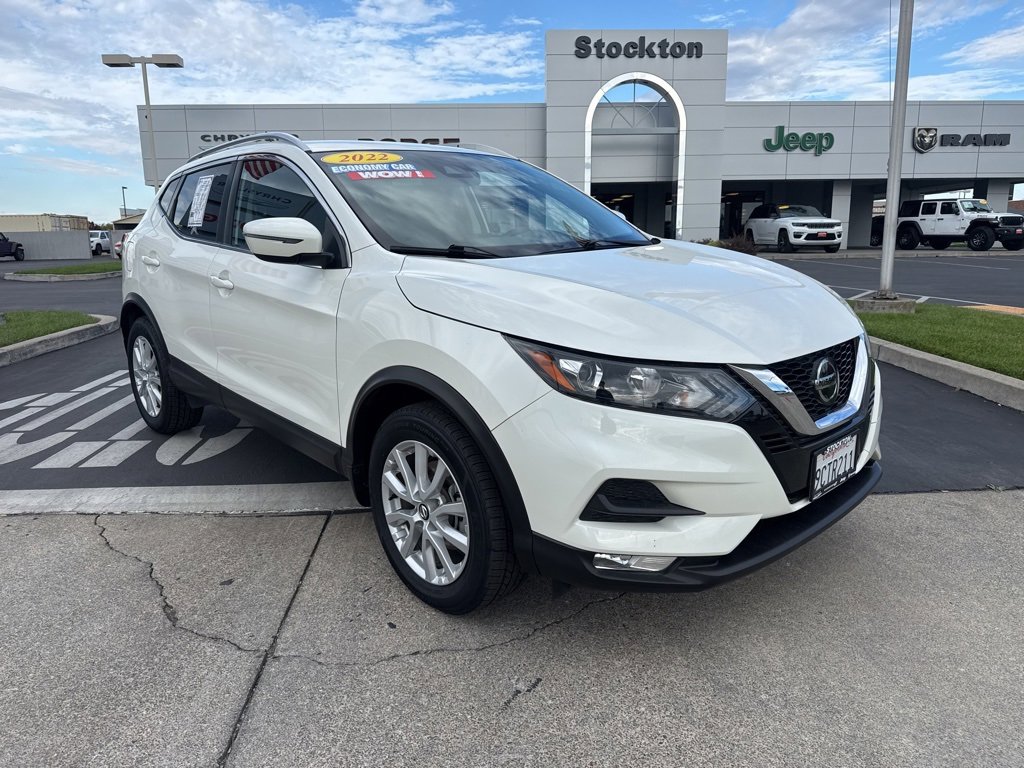 Used 2022 Nissan Rogue Sport SV image 2