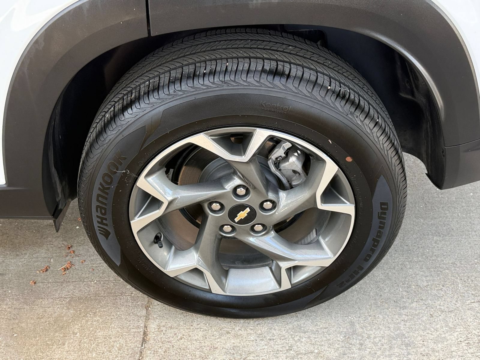 Used 2025 Chevrolet Trax LT FWD image 30