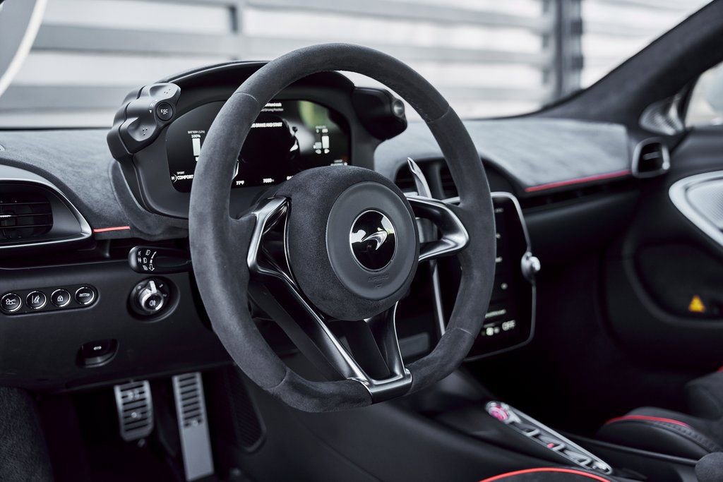 Used 2023 McLaren Artura RWD image 43