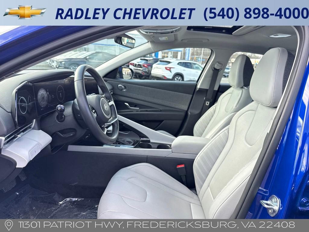 Used 2025 Hyundai Elantra Limited image 3