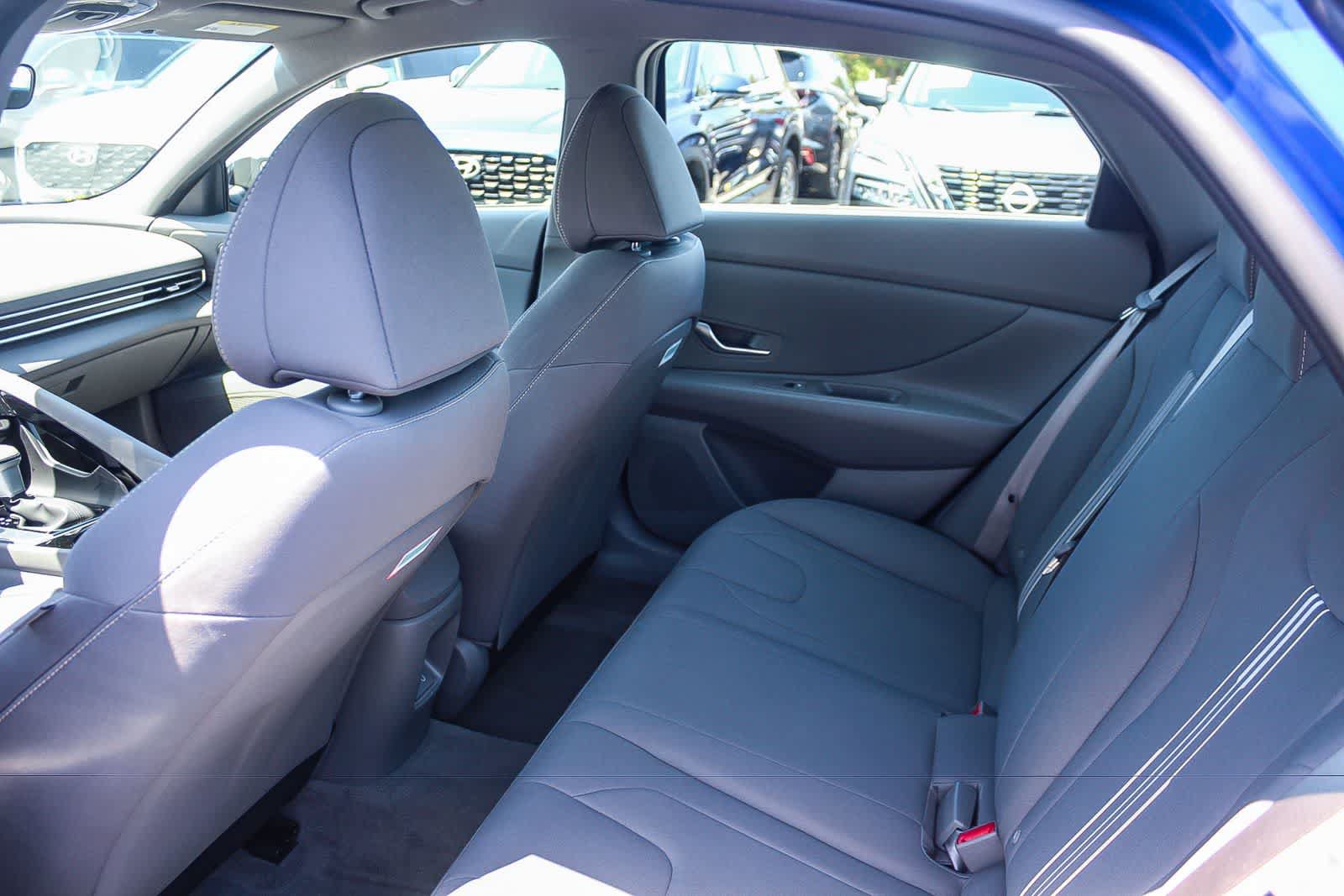 Certified 2025 Hyundai Elantra SEL FWD image 23