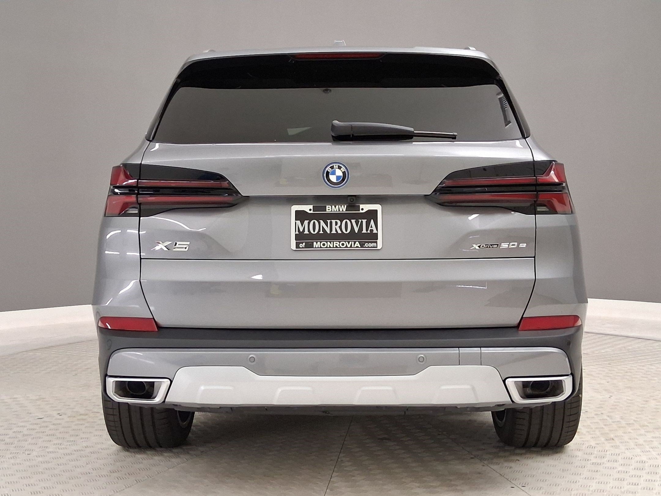 New 2026 BMW X5 xDrive50e w/ Premium Package AWD/4WD image 8