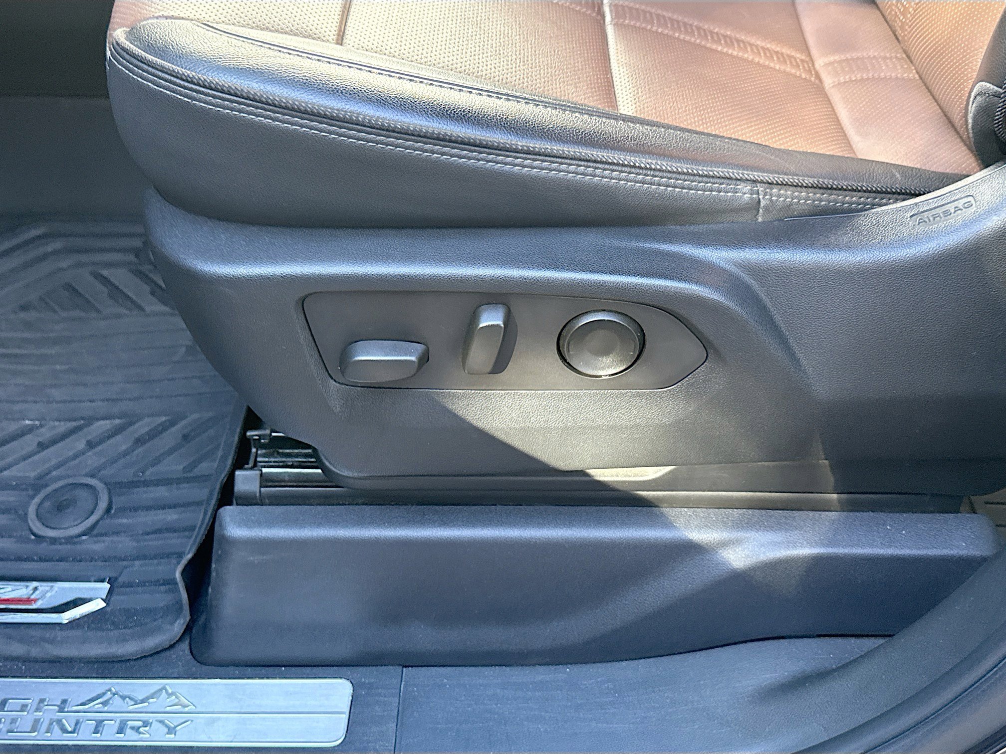 Used 2023 Chevrolet Silverado 1500 High Country w/ Z71 Off-Road Package image 16