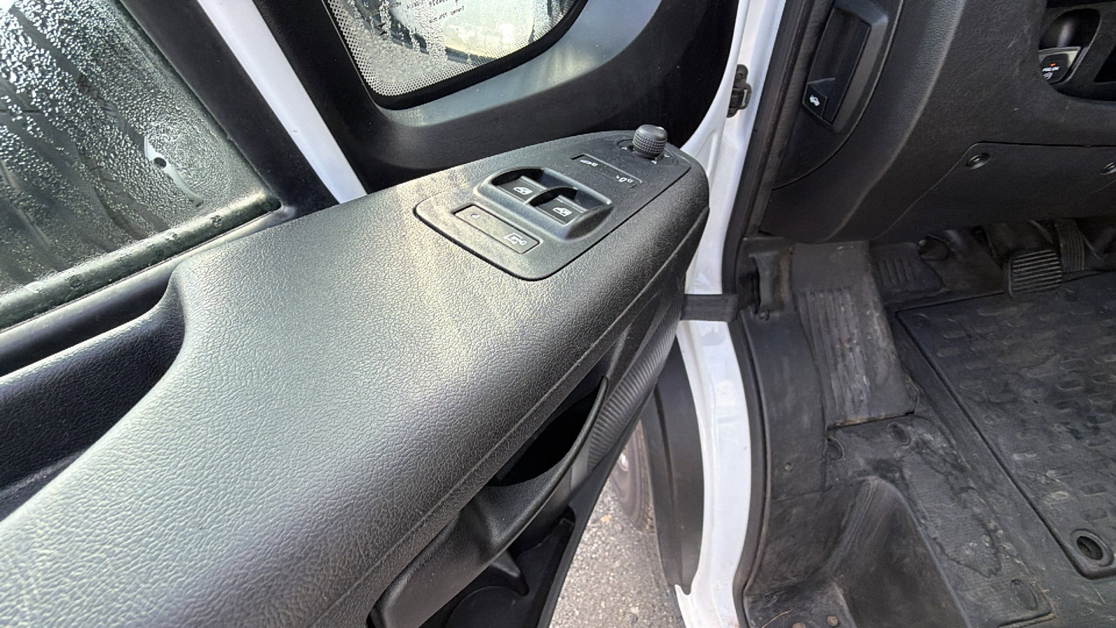 Used 2024 RAM ProMaster 2500 w/ Convenience Group FWD image 16
