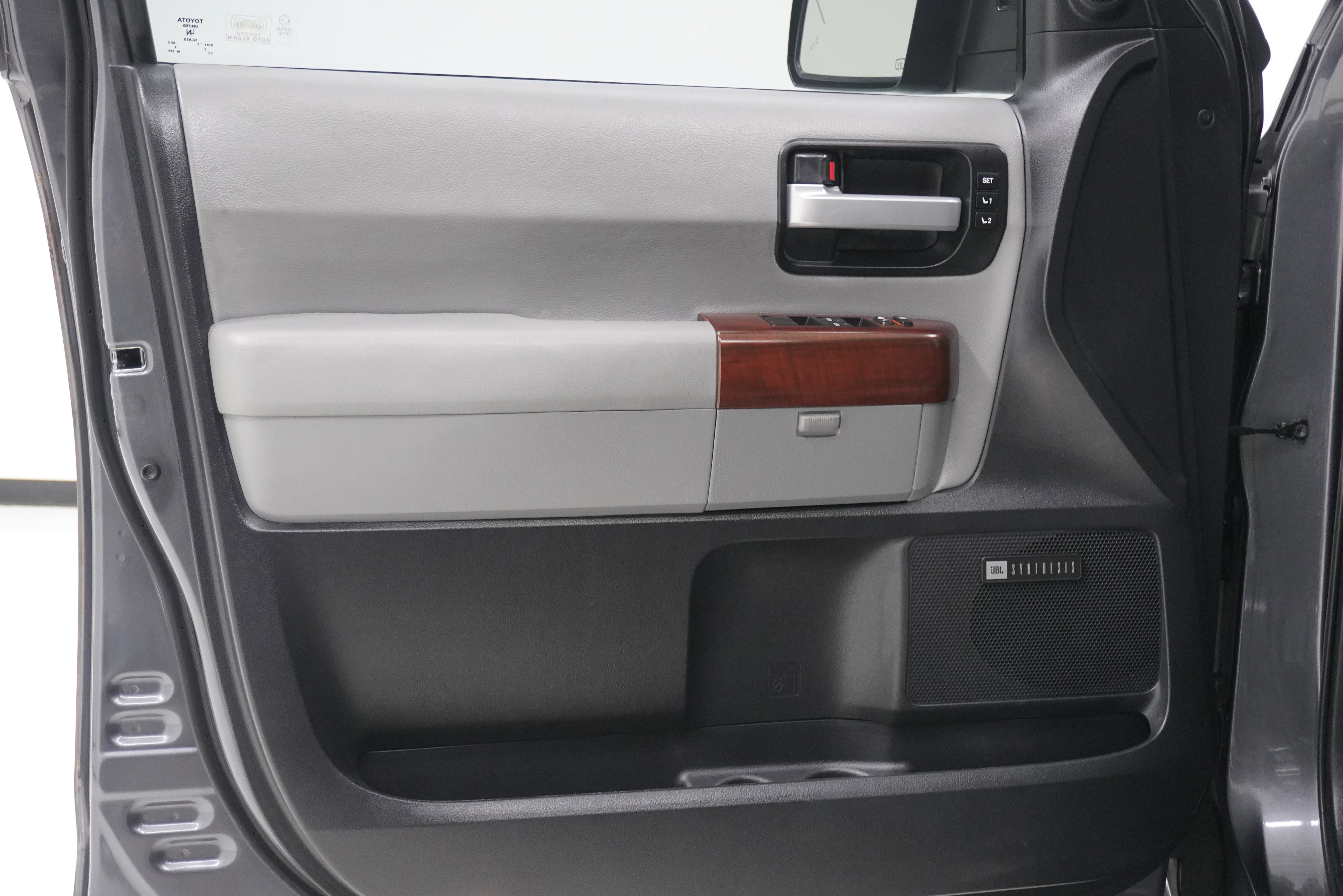 Used 2015 Toyota Sequoia Platinum image 17