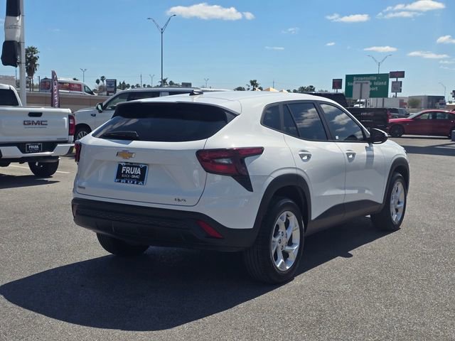 Used 2025 Chevrolet Trax LS w/ LS Convenience Package image 6