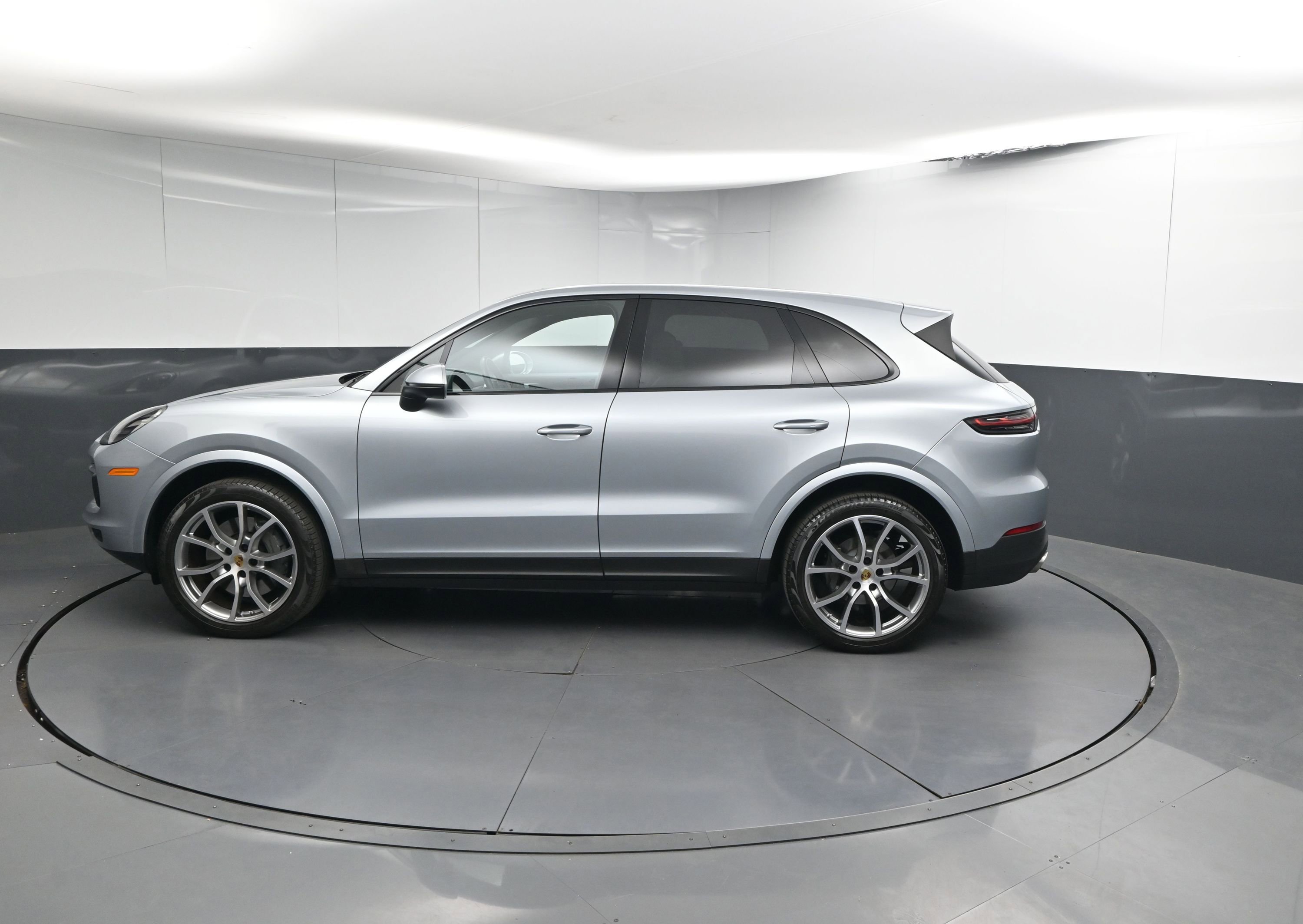 Certified 2022 Porsche Cayenne S image 2