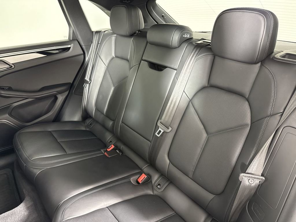 Certified 2025 Porsche Macan image 22