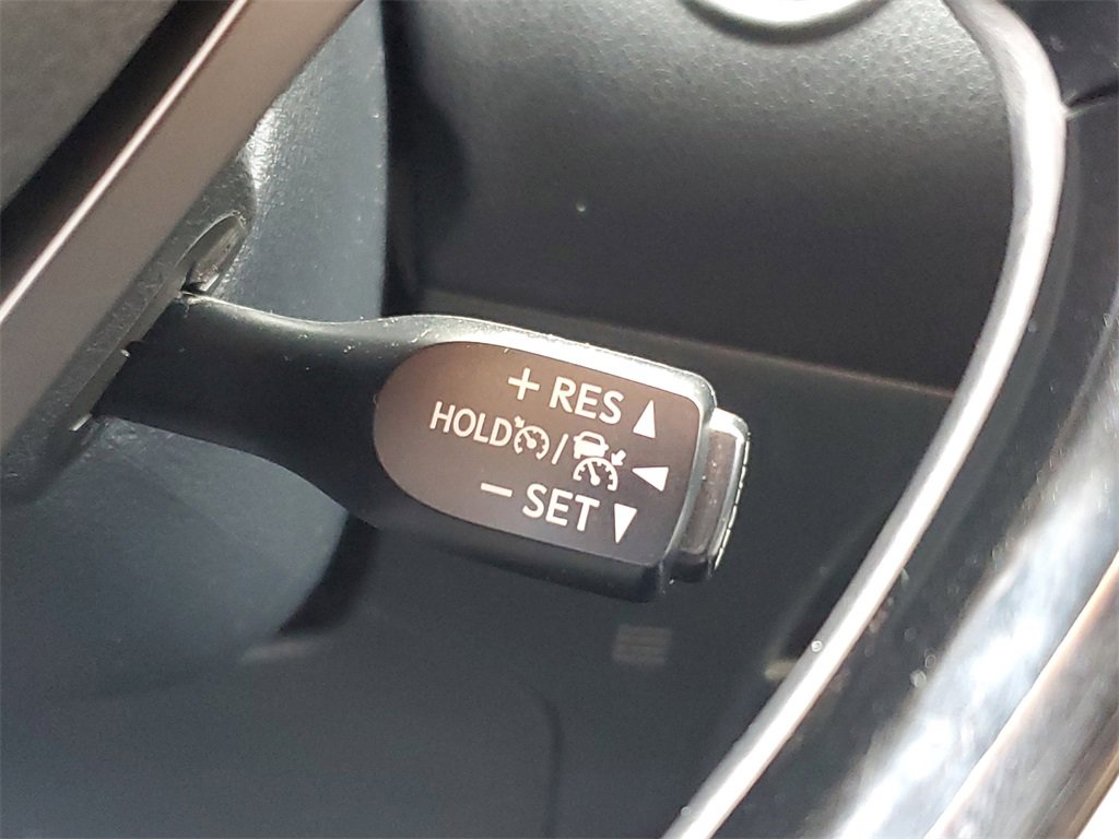 Used 2019 Toyota C-HR XLE image 29