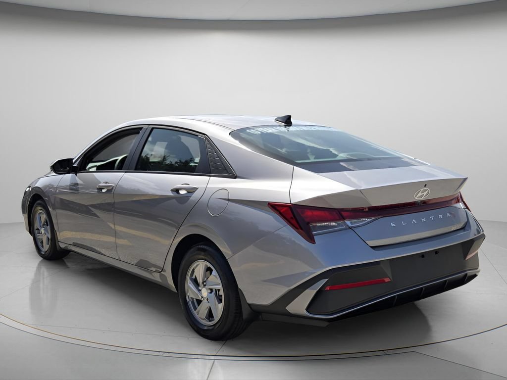 Certified 2026 Hyundai Elantra SE w/ Cargo Package FWD image 8
