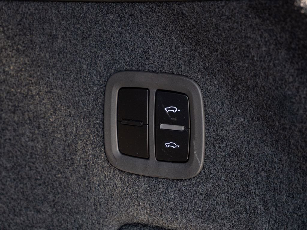 Certified 2024 Porsche Cayenne Base image 32