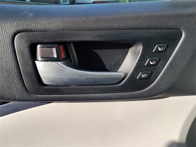 Used 2019 Toyota Highlander Limited image 30