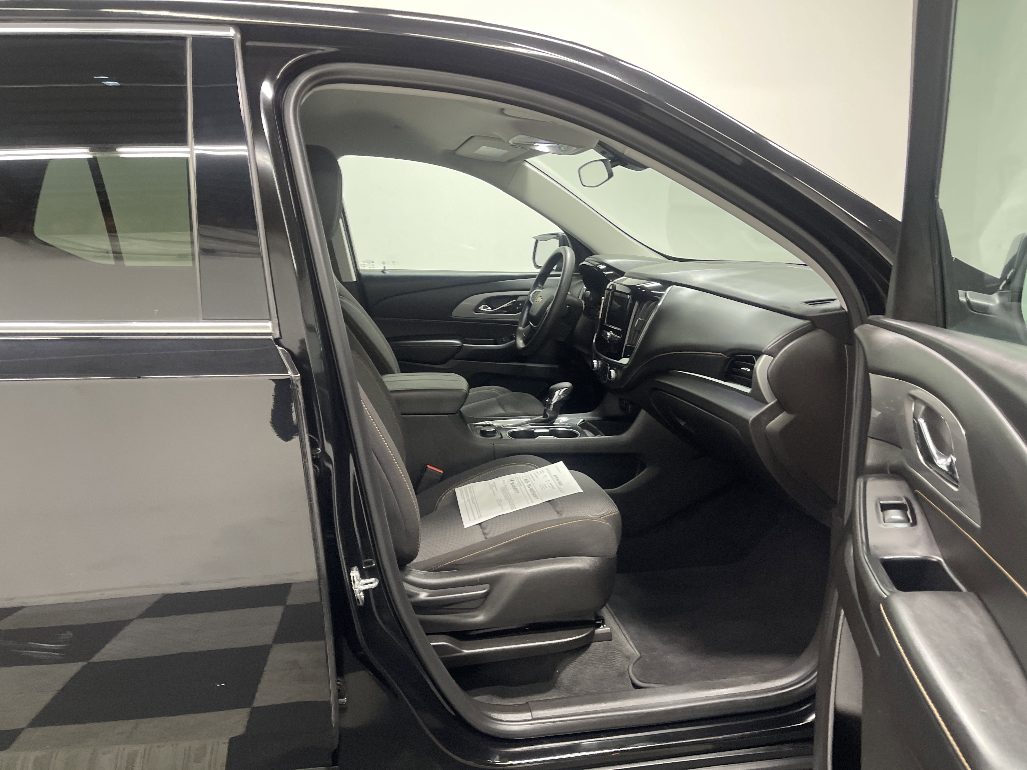 Used 2021 Chevrolet Traverse LS AWD/4WD image 26