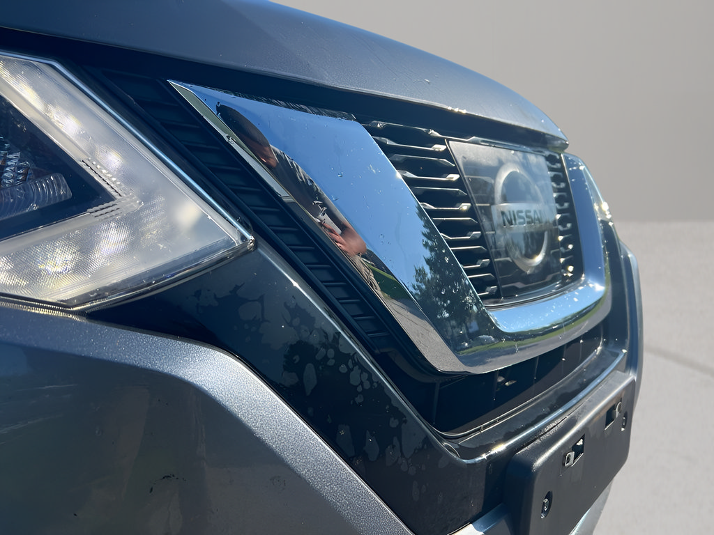 Used 2017 Nissan Rogue SV w/ Sun & Sound Touring Package AWD/4WD image 33