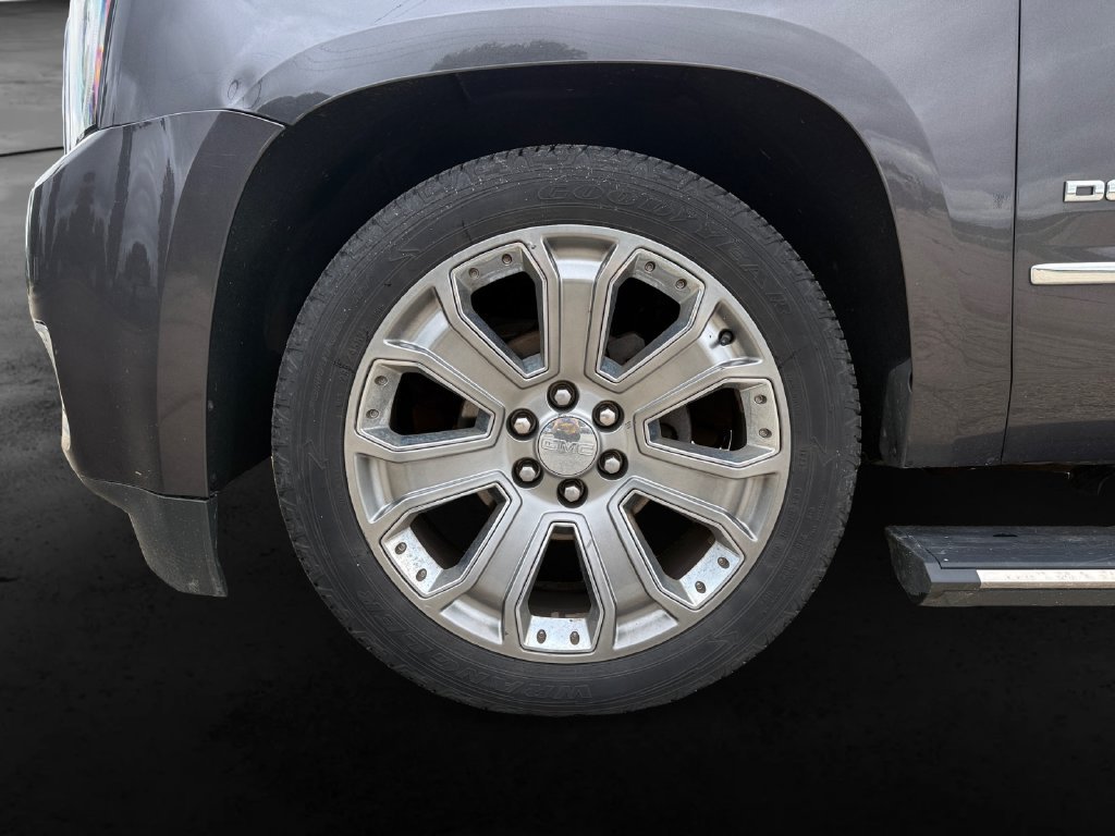 Used 2016 GMC Yukon Denali w/ Open Road Package AWD/4WD image 11