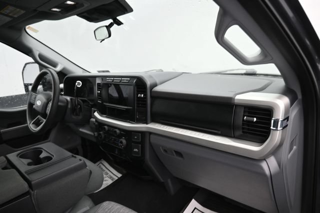 Used 2024 Ford F350 XLT AWD/4WD image 8