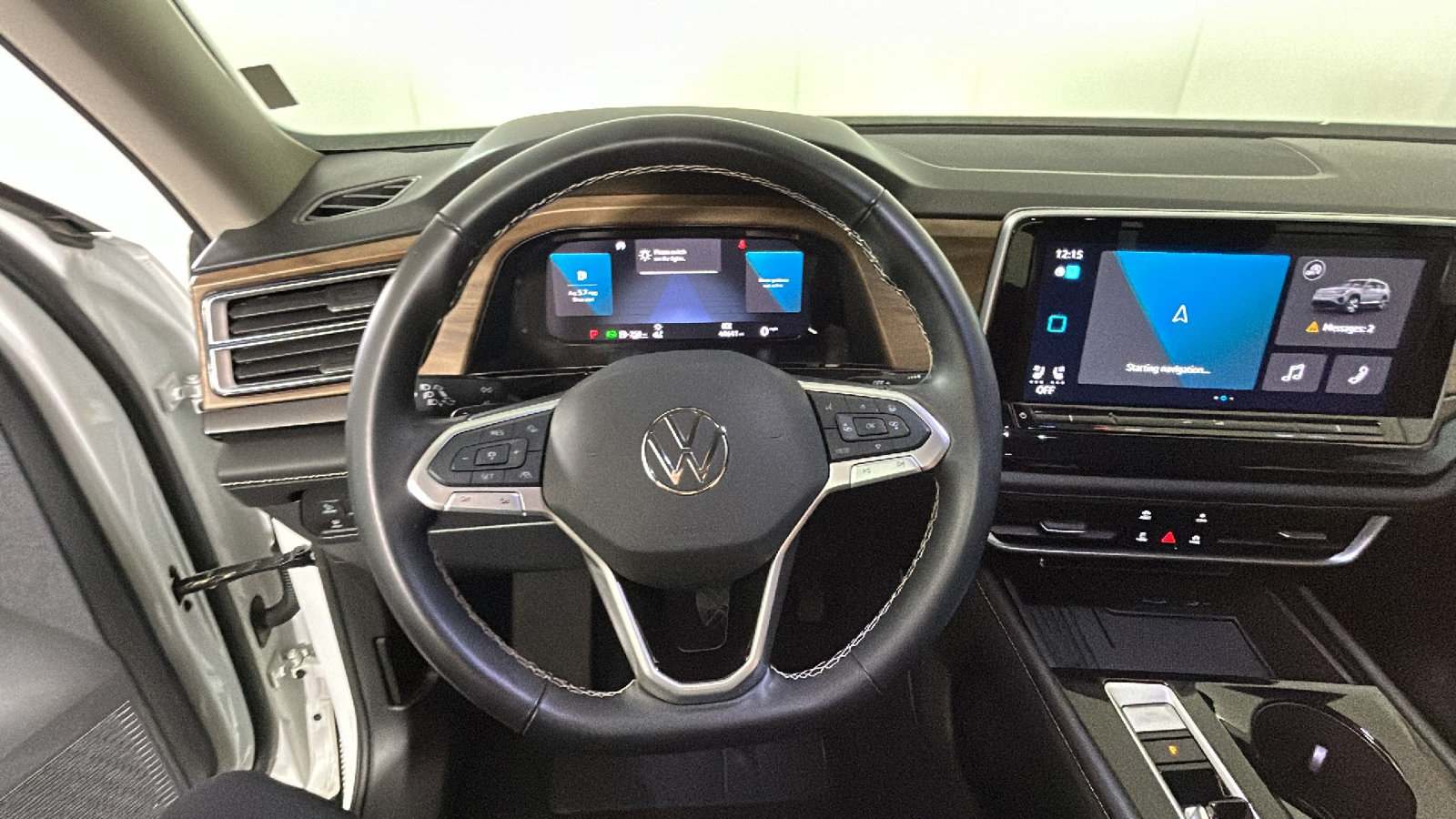 Used 2025 Volkswagen Atlas SE AWD/4WD image 14