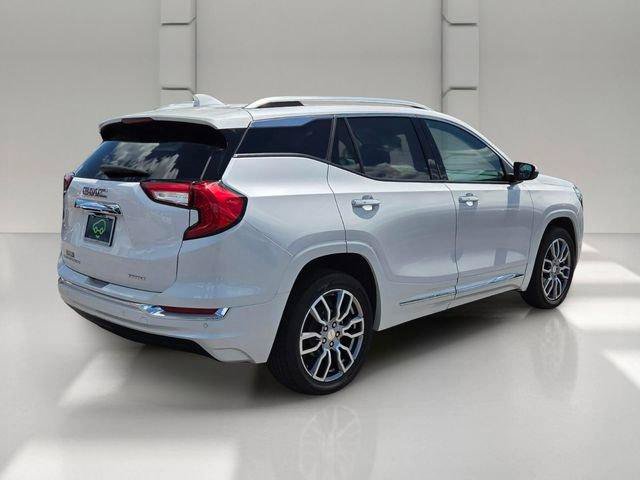 Used 2022 GMC Terrain Denali w/ Denali Premium Package AWD/4WD image 5